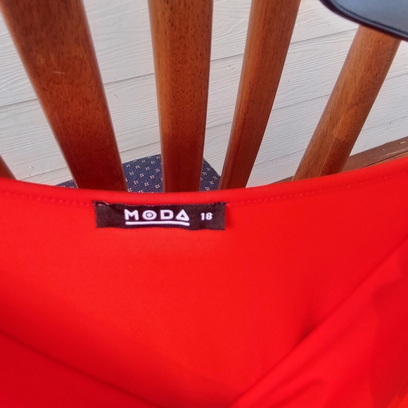 "Moda" size 18 red/orange cold sholder, cowl neck shirt - Picture 3 of 5